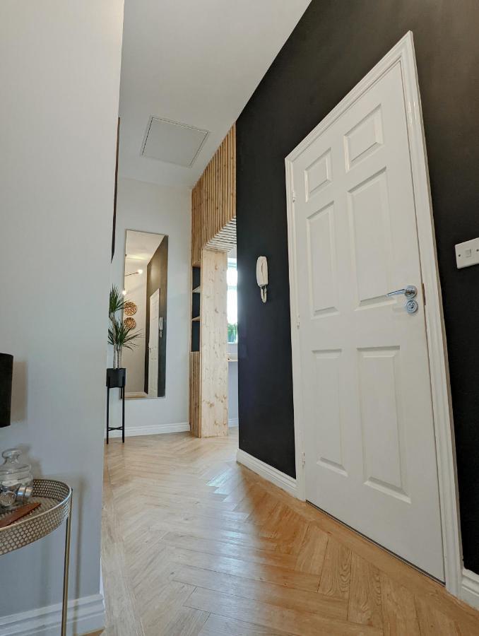 Spacious, Mid-Century 1 Bedroom Apartment Quedgeley Εξωτερικό φωτογραφία