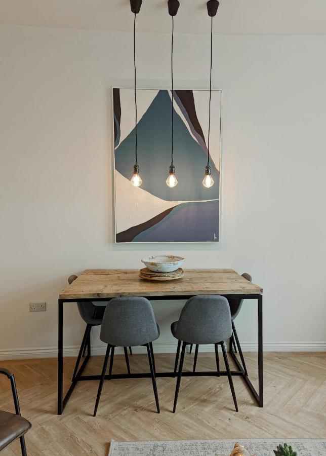 Spacious, Mid-Century 1 Bedroom Apartment Quedgeley Εξωτερικό φωτογραφία
