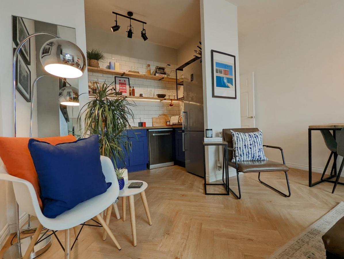 Spacious, Mid-Century 1 Bedroom Apartment Quedgeley Εξωτερικό φωτογραφία